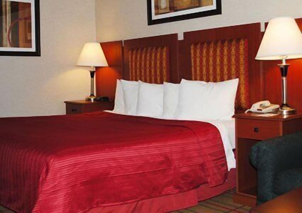 Brattleboro Vacations - Quality Inn  Conference Center - Property Image 51