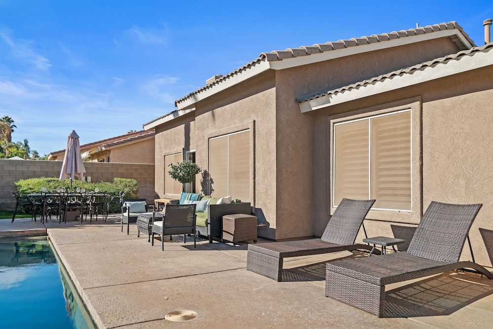 La Quinta Desert Haven Luxe Stay w Private Pool Hot Tub Pool Table
