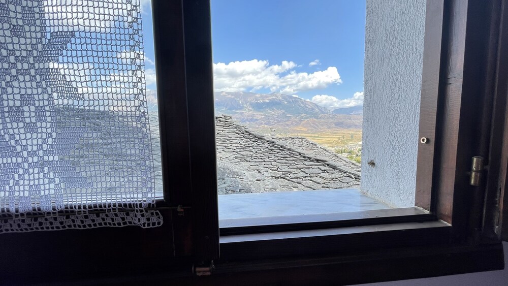 Hotel Denis Guest House - Image 1