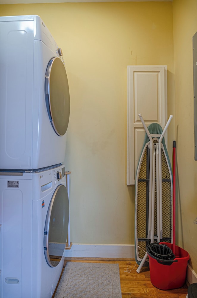 Spacious 3BR Midtown Home - Grad Family