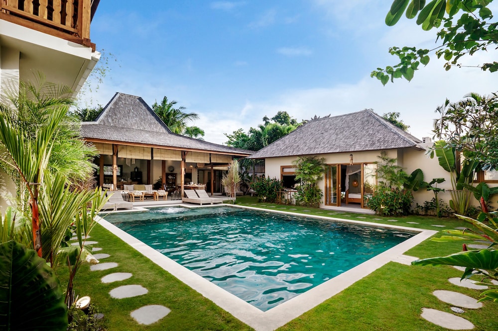 Villa Nabi by Alfred in Bali - New Family 5BR Villa Next to Seminyak Beach