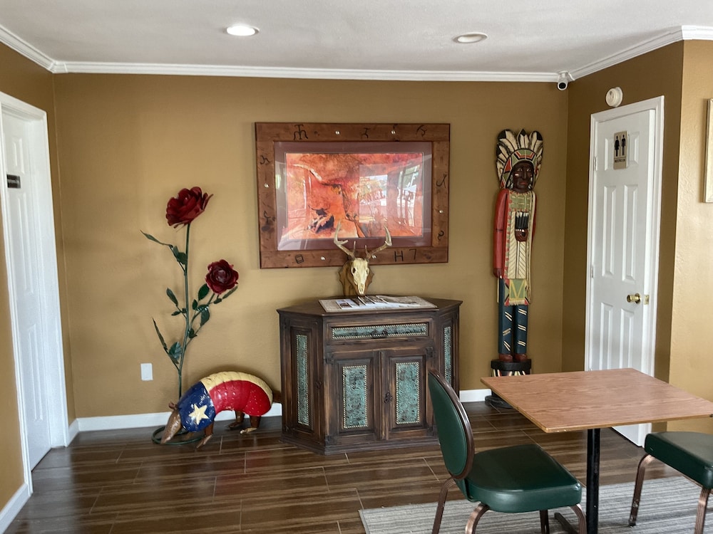 Glen Rose Inn and Suites view 3