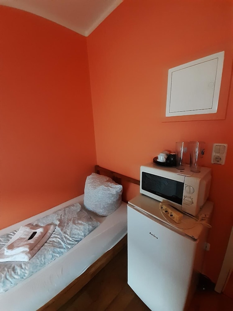 2-Rent Group Hostel Rooms&Apartments TUB19A