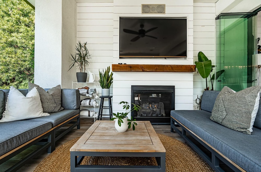 Spacious 5 BR Near Heart of South Park