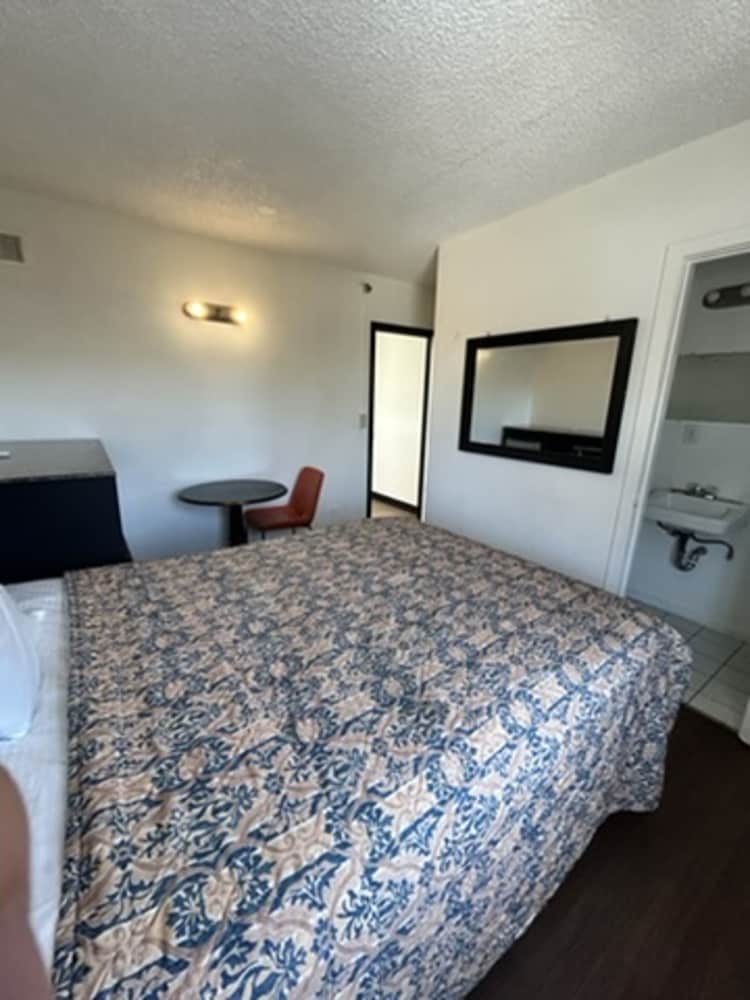 Encore Inn Inglewood