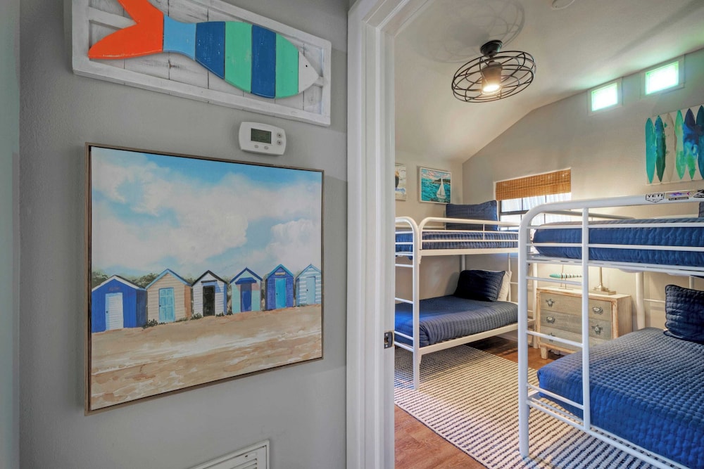 Simpatico by Avantstay Pool, Near Birding Center