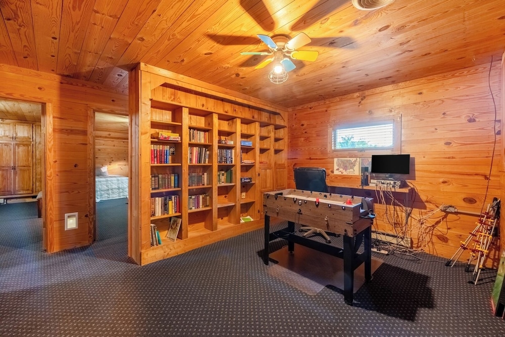 Pet-friendly 3BR Lake House Firepit & Pier