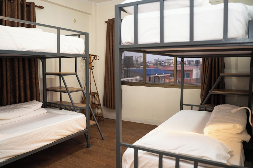 Aarya Wellness & Hostel