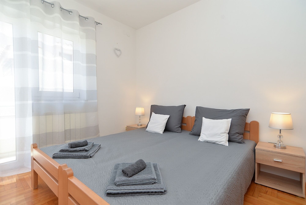Apartments Emil 596