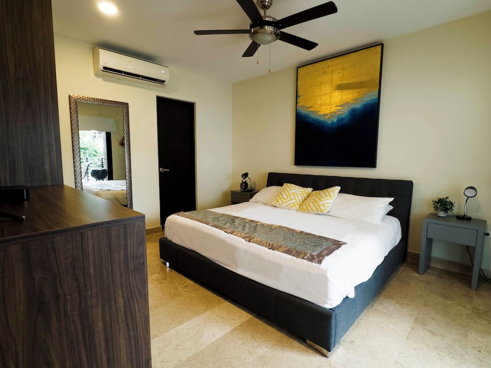 Melittas Stylish 2Bed,2Bath-Condo Near Beach - 6 Guests