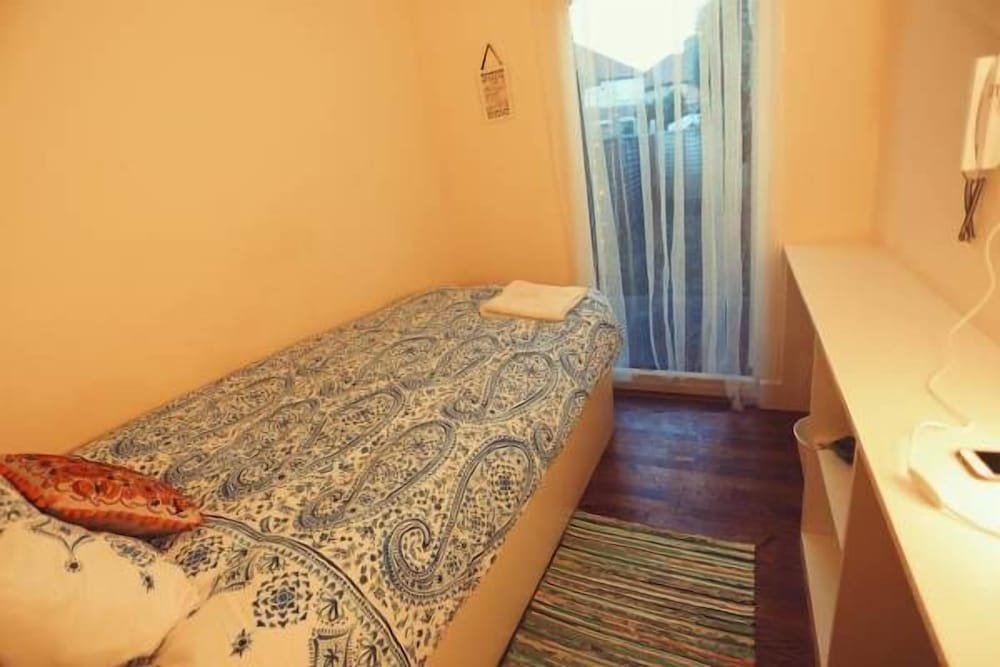 West Drayton Vacations - Sitara House - Property Image 1