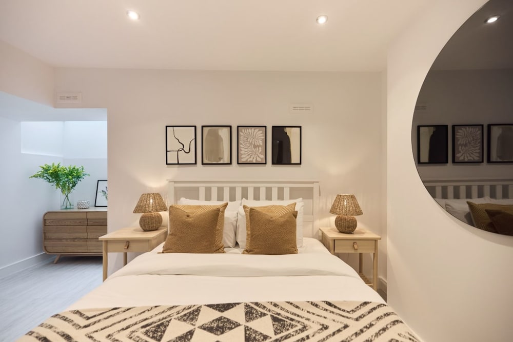 The Kingswood Place - Modern 2bdr With Terrace