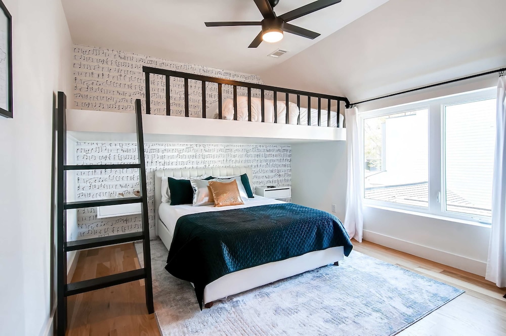 NEW 24 Guests 2 Rooftop Decks Near Downtown
