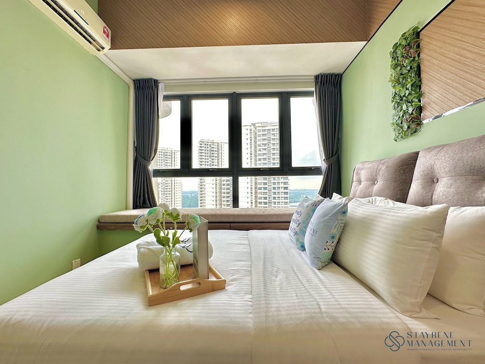 Country Garden Danga Bay Sea View Homestay by Stayrene