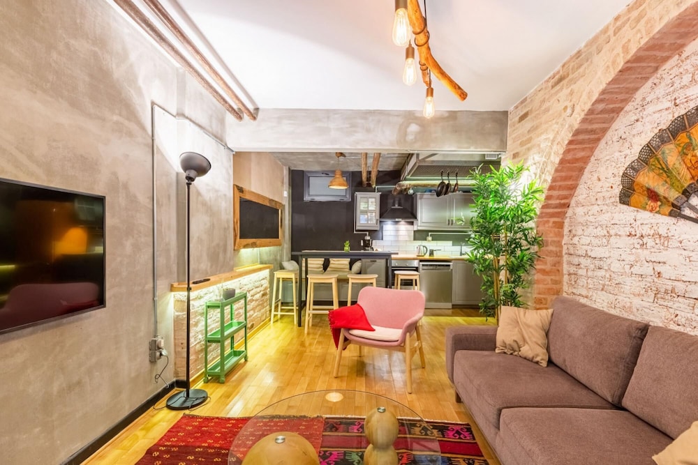 Missafir Apartment With Backyard in Nisantasi