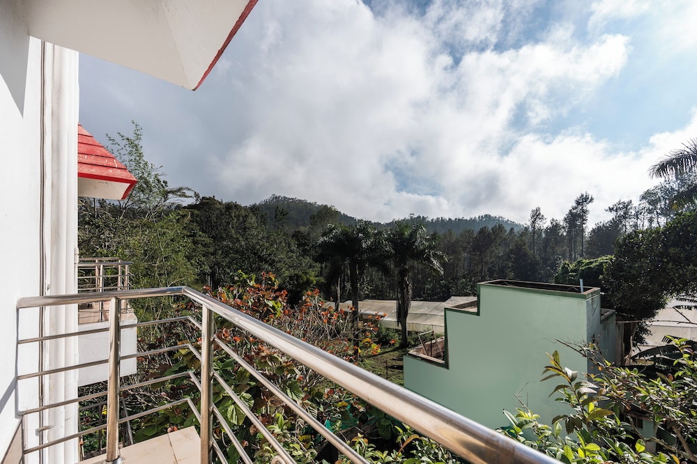 Treebo Golden Paradise