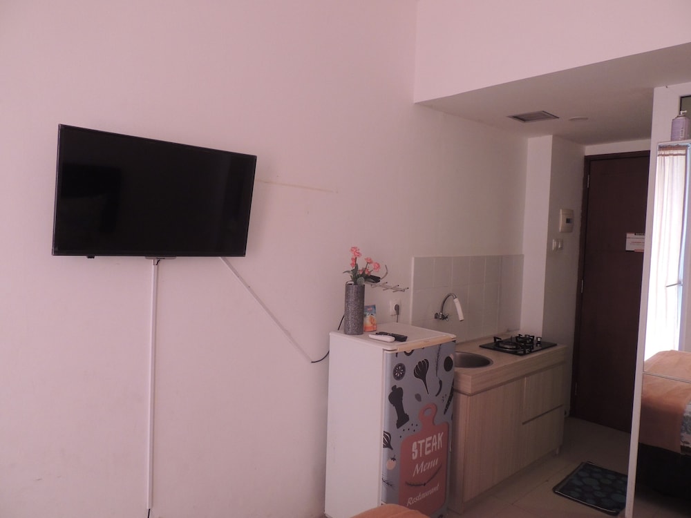Studio Room at V Apartment view 3