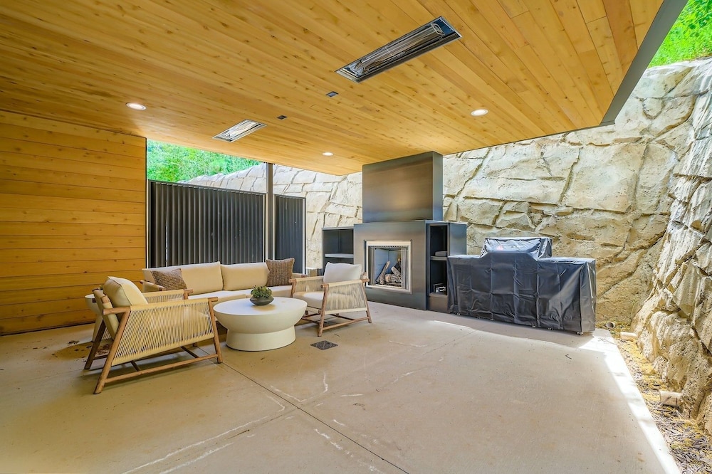 Park City Perfection On Lowell! 1063 4 Bedroom Home