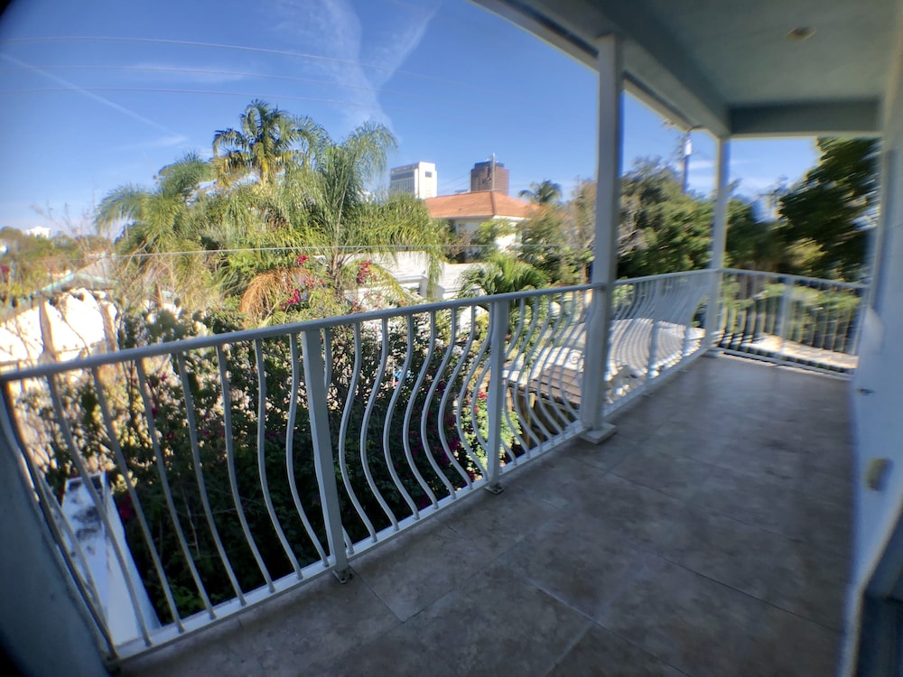 Hotel 4BR House 219 by Ideal Experience VR - Image 1