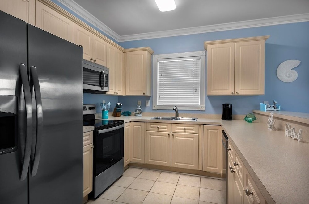 Magnolia Pointe Luster Leaf 4851-301 3 Bedroom Condo