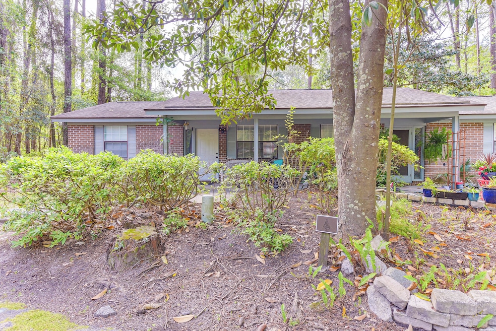 2 Mi to Coligny Beach: Hilton Head Home w/ Patio
