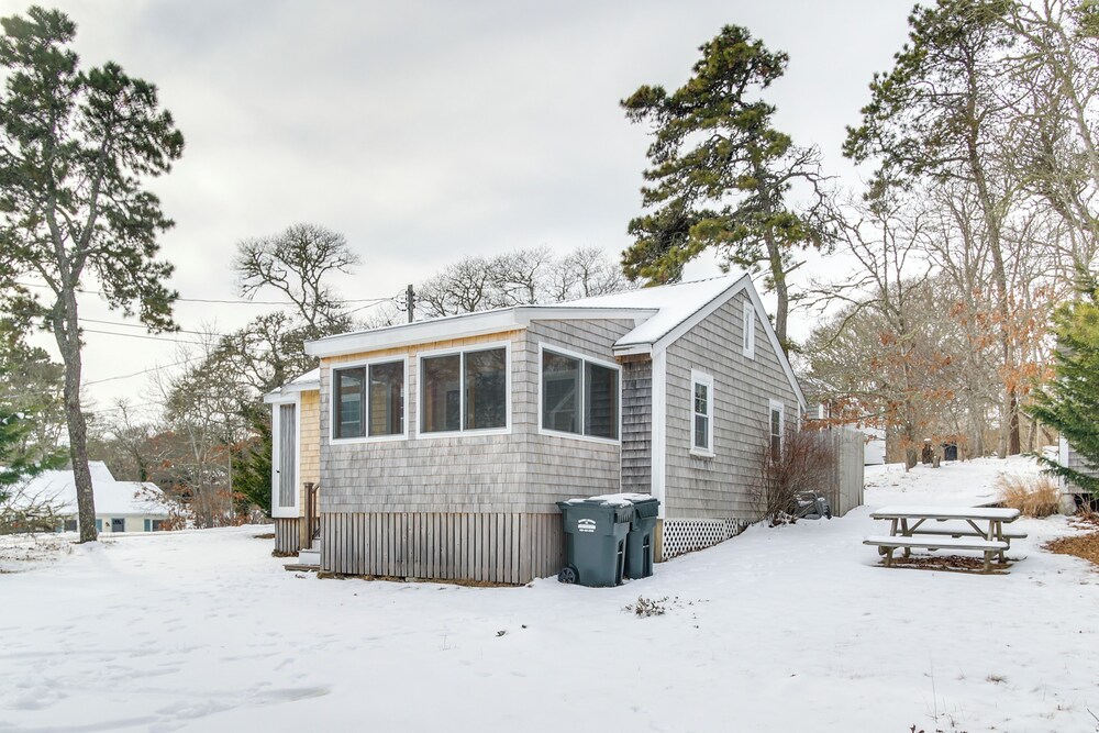 Walk to Beach: South Chatham Home