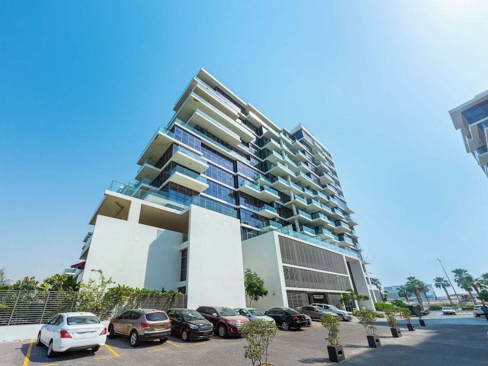 Luxury StayCation - Studio in Damac Hills with Balcony and Golf Views