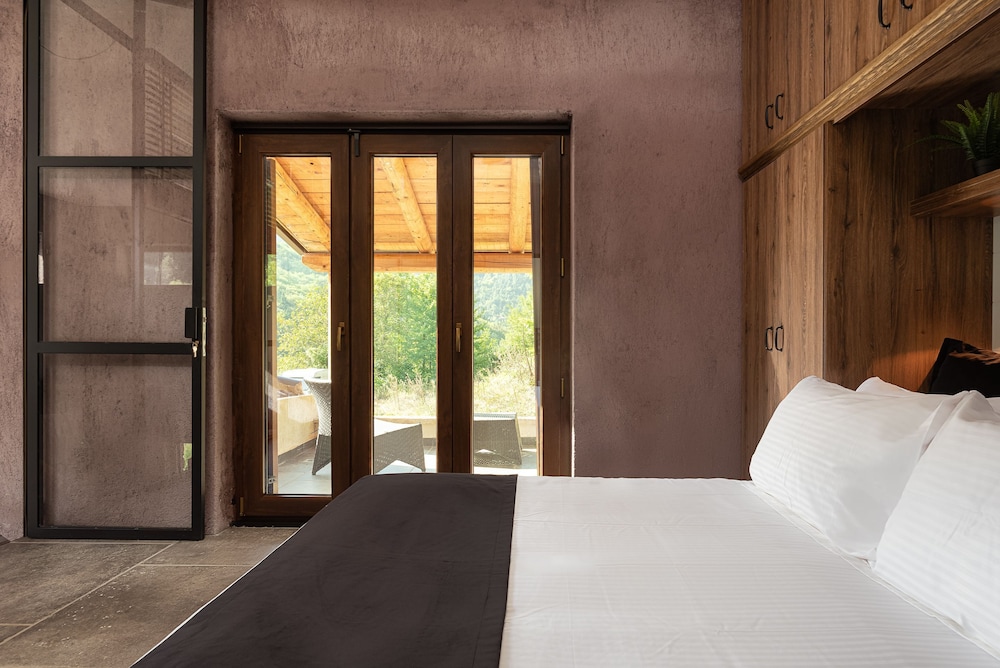 Hidden Stone Chalet