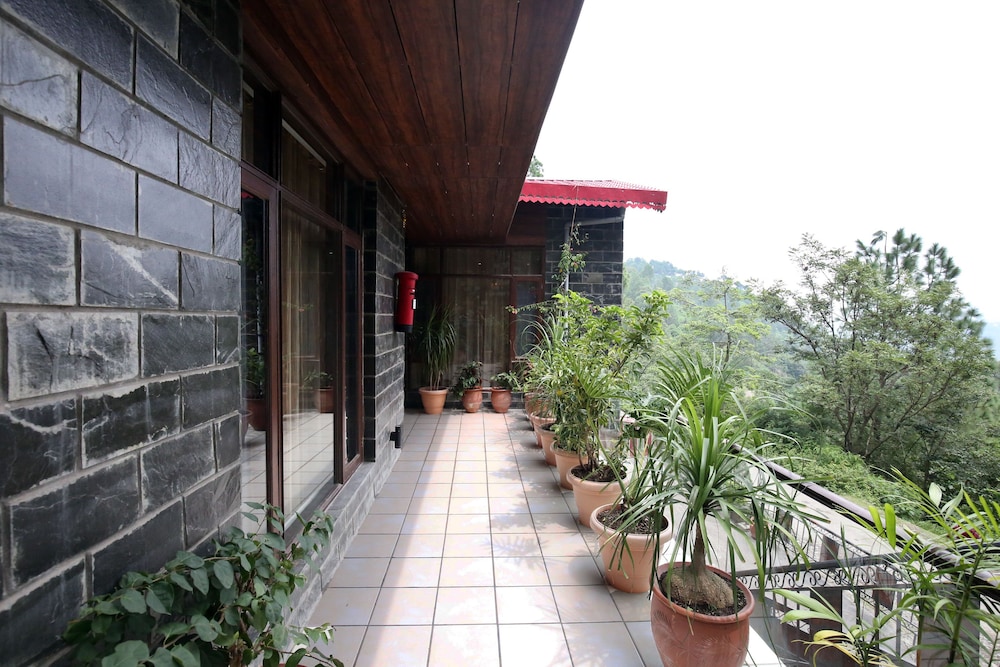 OYO 9308 Home Valley View 2 BHK Villa Near Kasauli