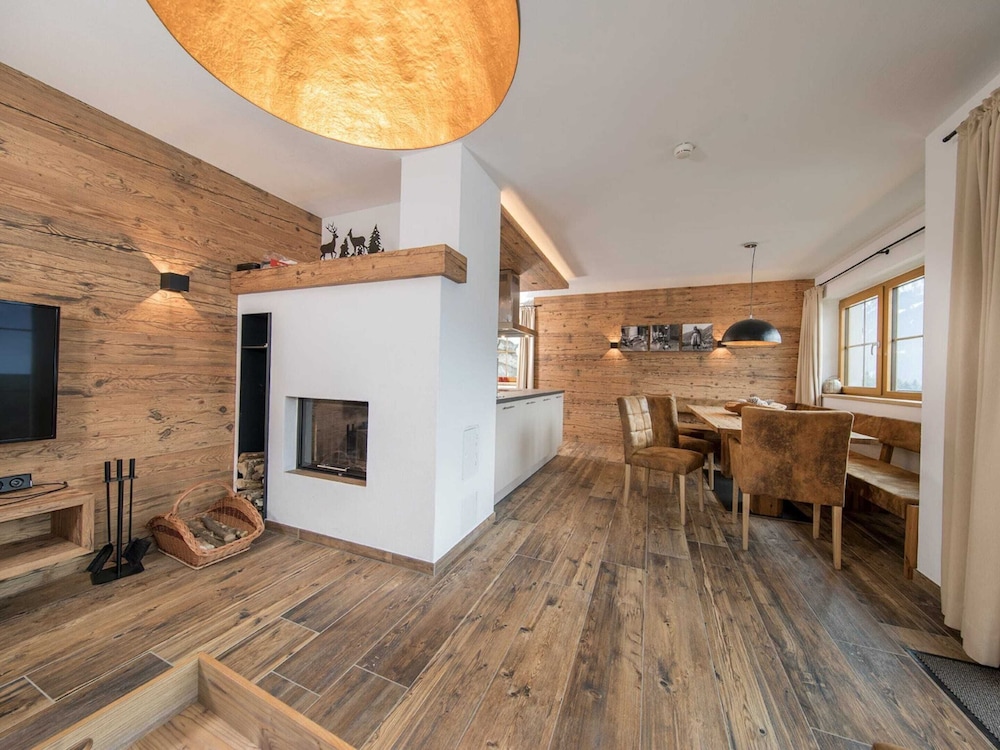 Affluent Chalet in Neukirchen near Wildkogel Ski Arena