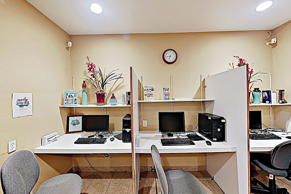 Gulf-front 2BR w/ Resort Amenities, Beach Access