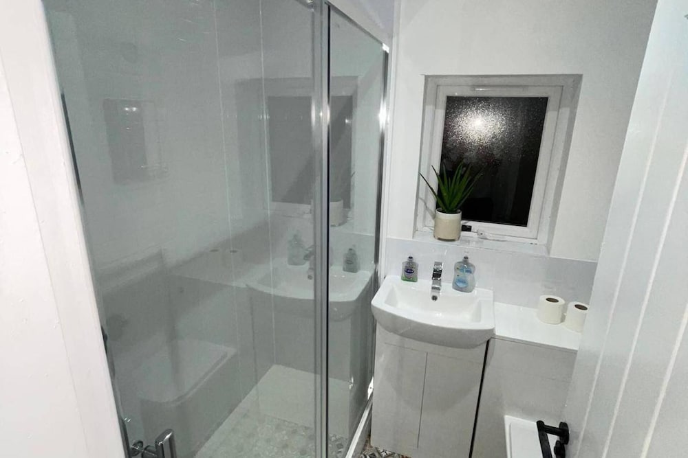 Stylish 3bedroom Near Stoke-on-trent Hospital