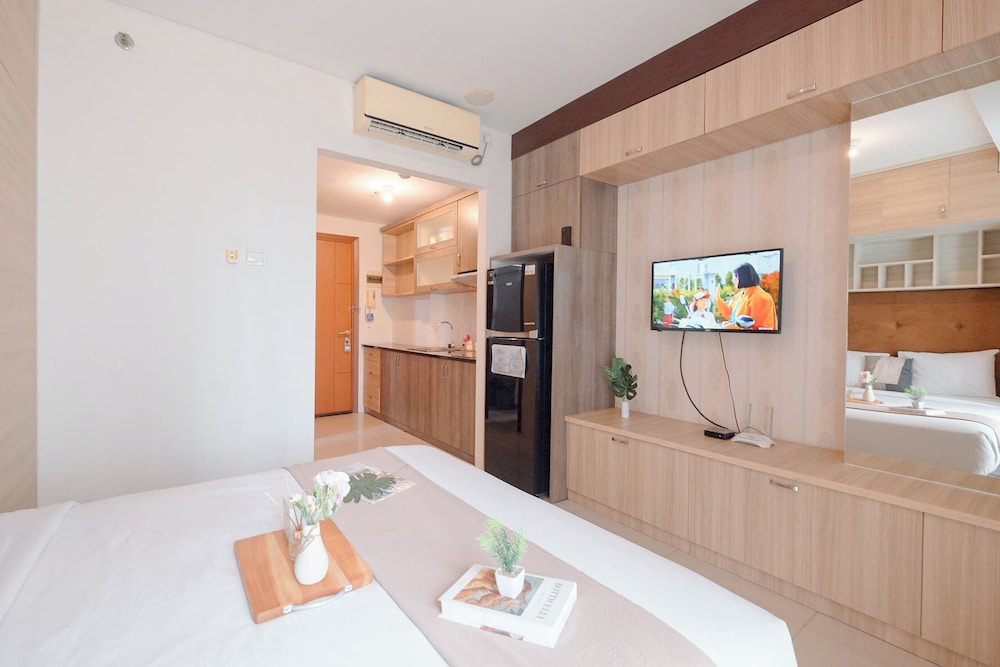 Studio Apartment Near Kalibata Station At Woodland Park Residence