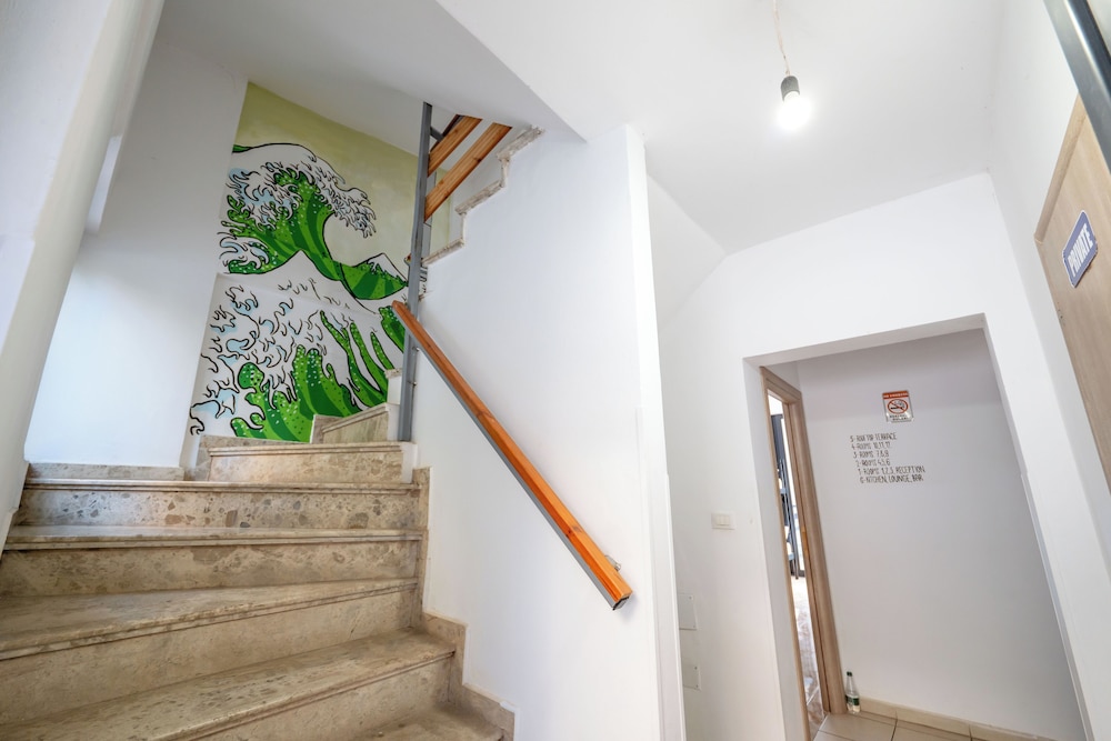 Lazy Roo Hostel Saranda