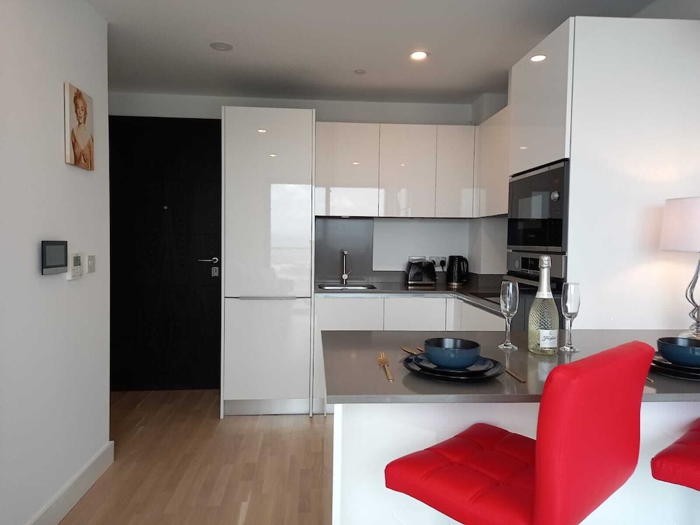 Stunning 1-bed Luxury Studio in Gibraltar view 5