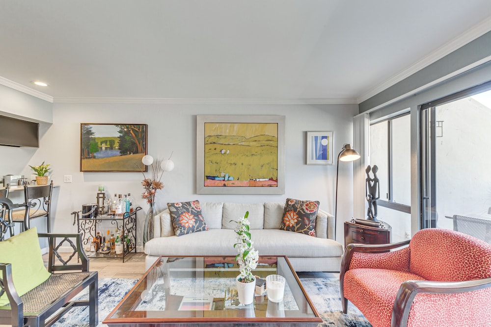 Mtn-view Condo w/ Pool Access in Palm Springs!