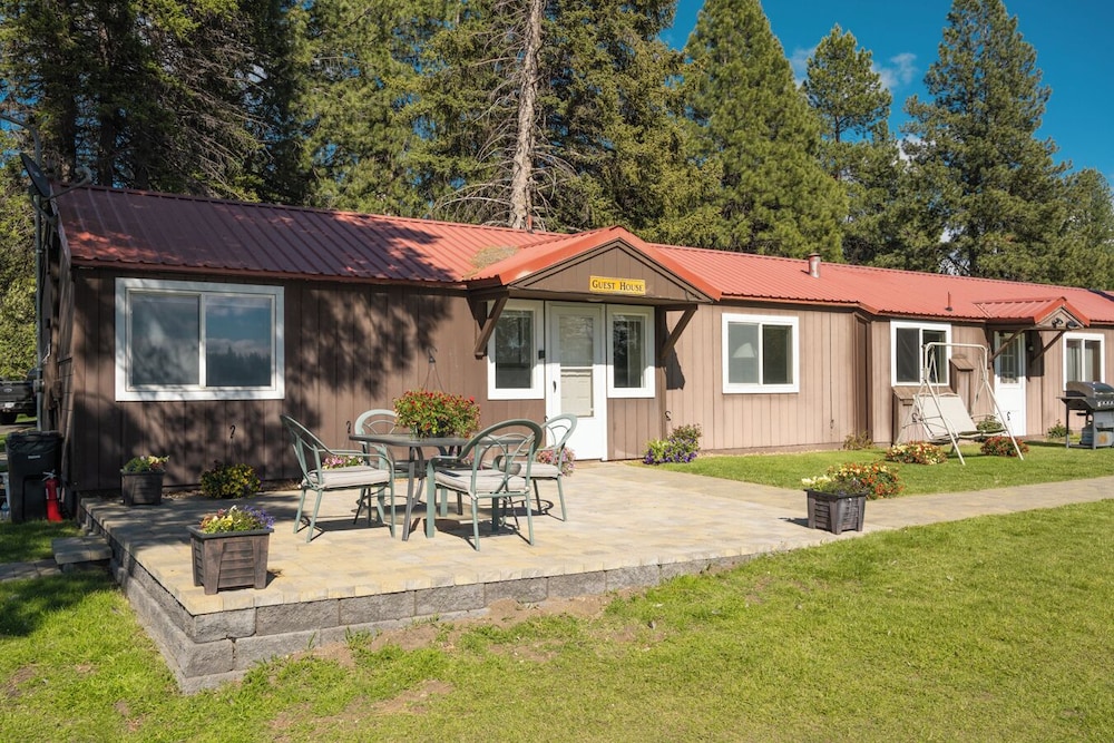 Historic Gilchrist Waterfront Resort