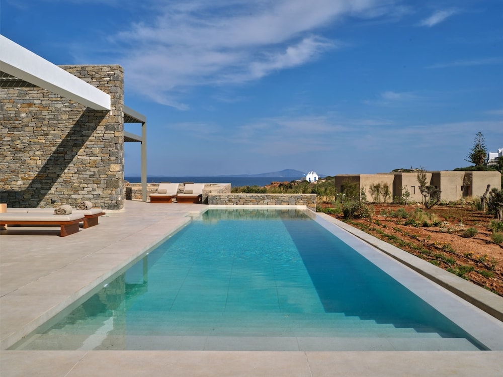 Luxury Villa Serenely