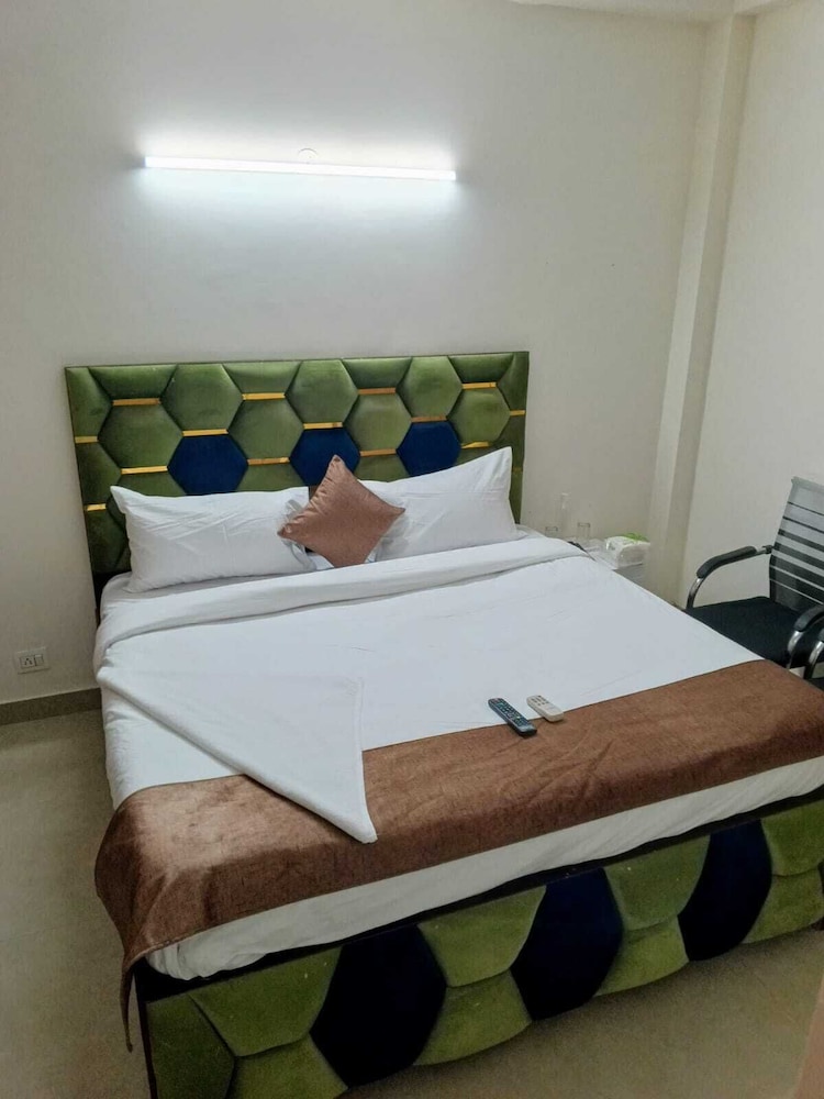 Soooper Hotel
