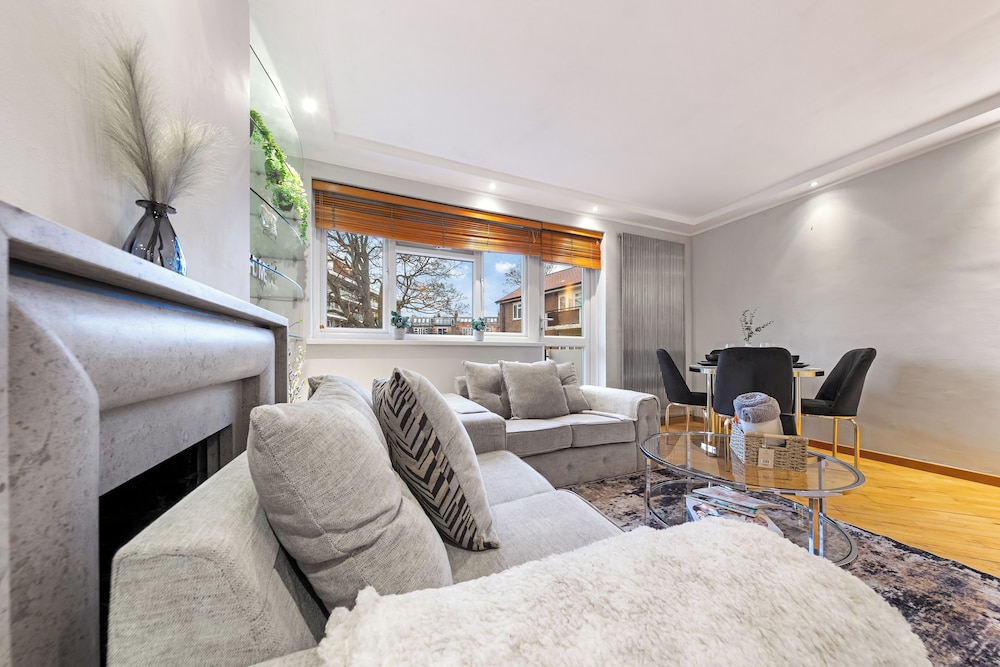 Luxe Stays Putney & Stamford