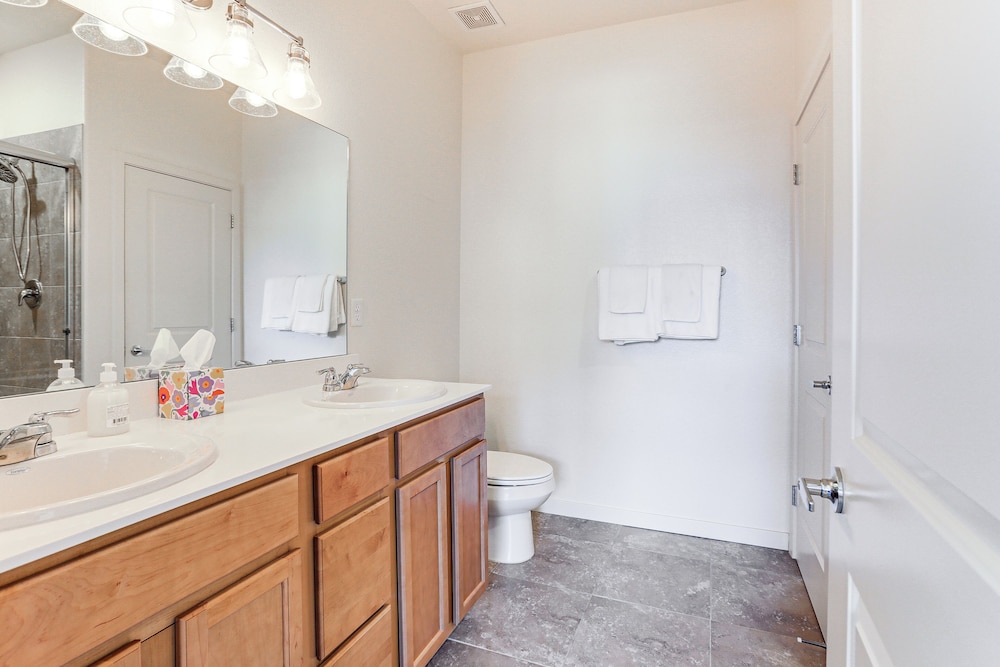 4 Mi to Dtwn: Family-friendly Townhome in Reno