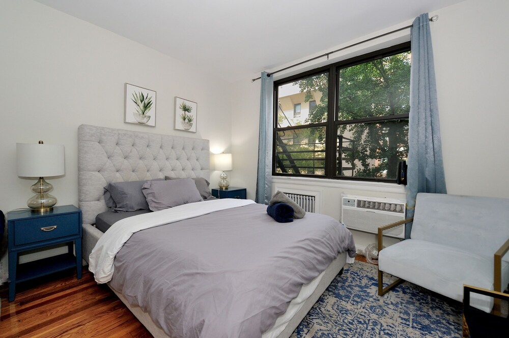 Charming UES Studio Walk to Subway Central Park