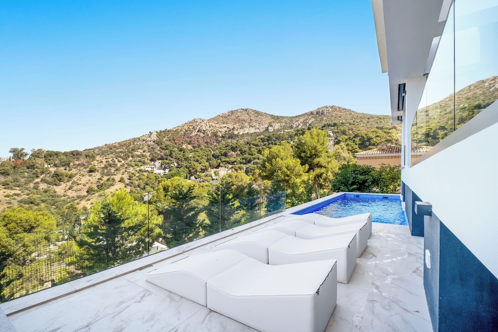 Villas Pinares de San Antón, Saltwater pool, Sea, City, Mountain Views