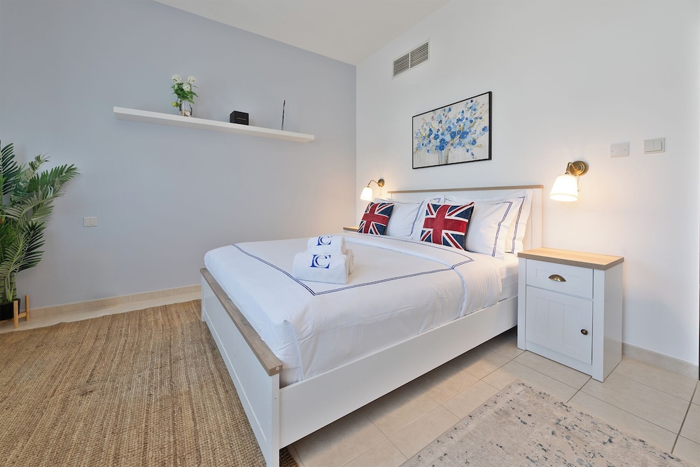 Luxury Short Term Stay 2BHK plus Maids - RANCHES