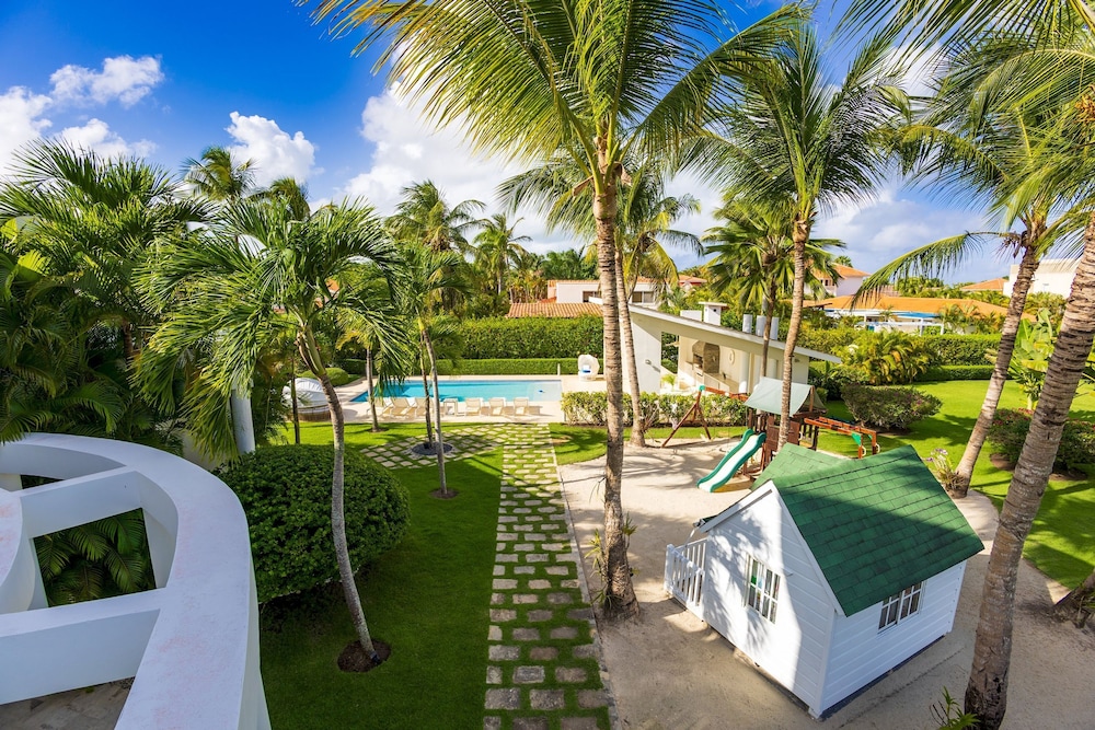 Villa Desiree 5BR Cocotal Luxury Villa Pool Maid
