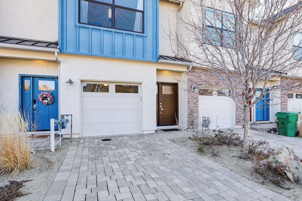 4 Mi to Dtwn: Family-friendly Townhome in Reno