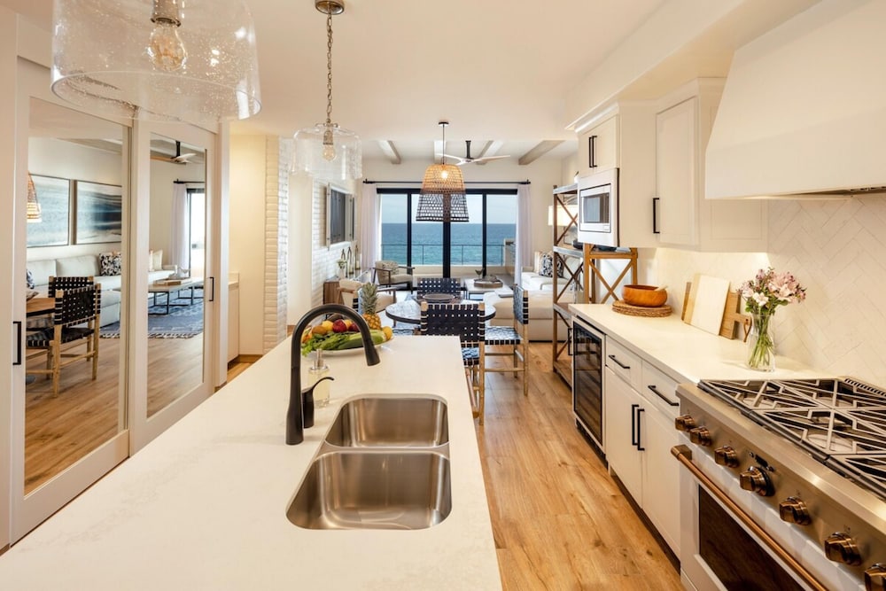 Oceanview Residence With World Class Amenities