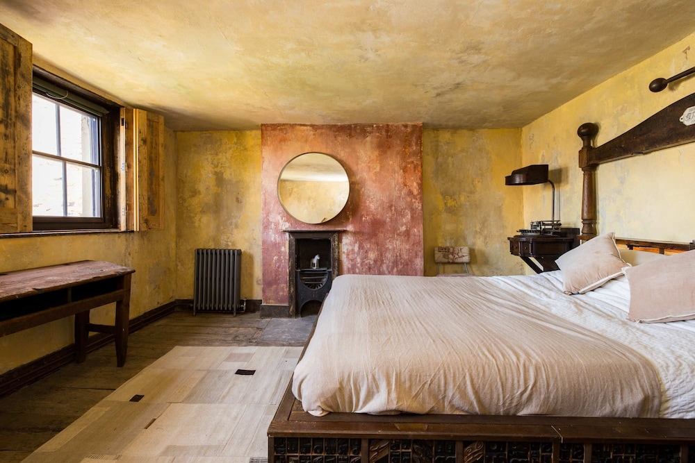 Extraordinary Grade Ii-listed Early Georgian Home