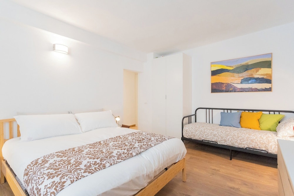 Da Pia in Historycal Como City Centre by Rent all Como