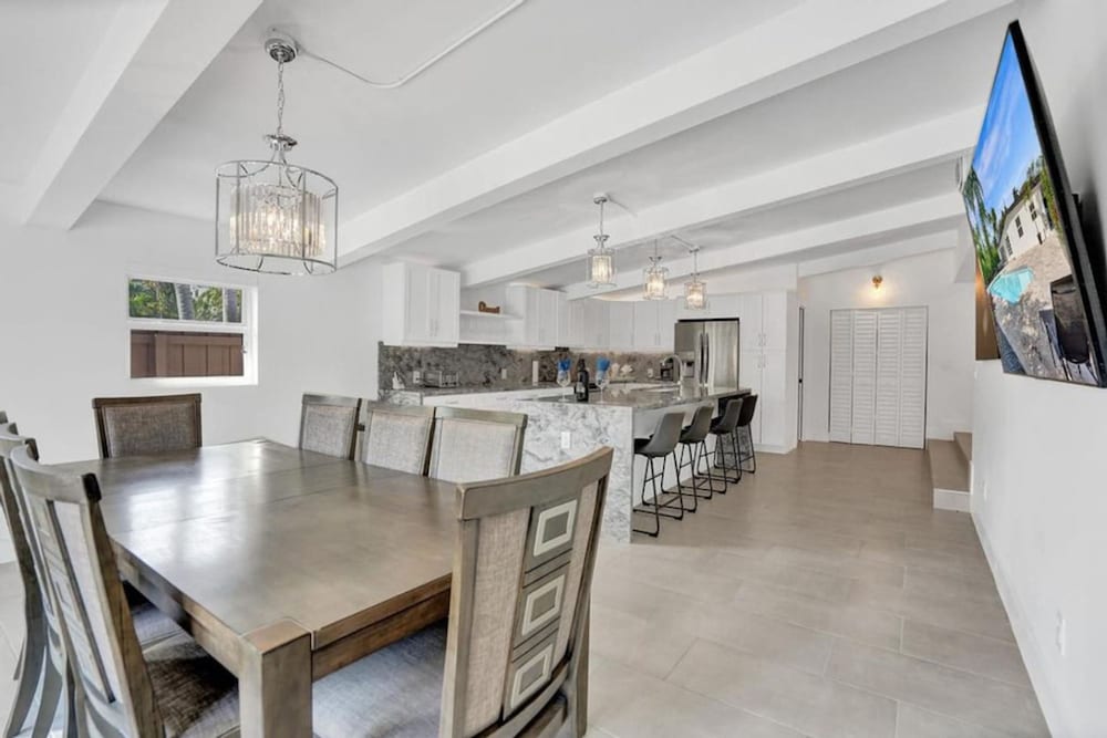 Pool House 3 Bedroom Home Victoria Park
